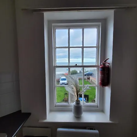 Apartment Sea View Flat 2 With Fast Wifi And Free Parking *