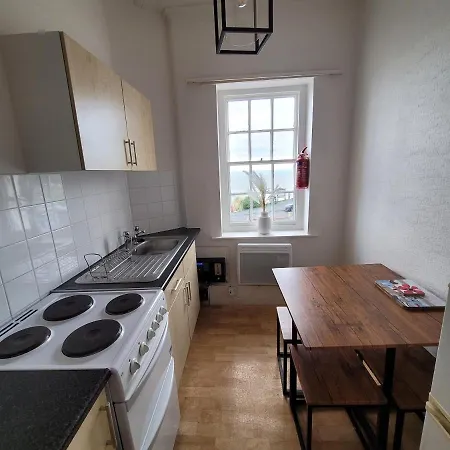 Apartment Sea View Flat 2 With Fast Wifi And Free Parking *