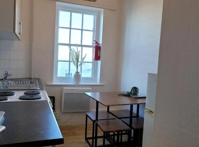 Sea View Flat 2 With Fast Wifi And Free Parking * Scarborough